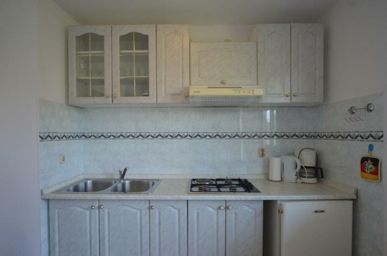 Koreni Apartments ロヴィニ エクステリア 写真