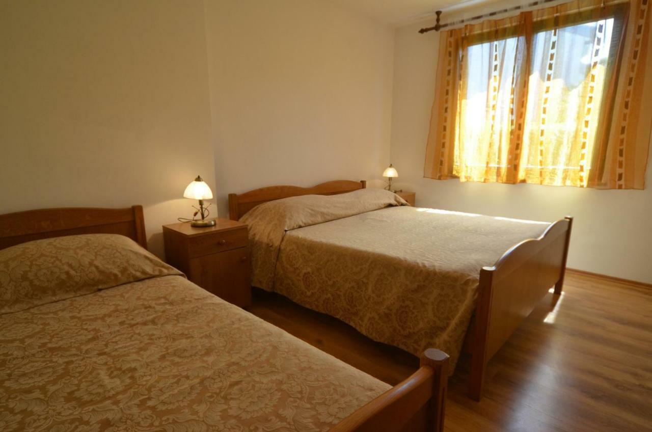 Koreni Apartments ロヴィニ エクステリア 写真