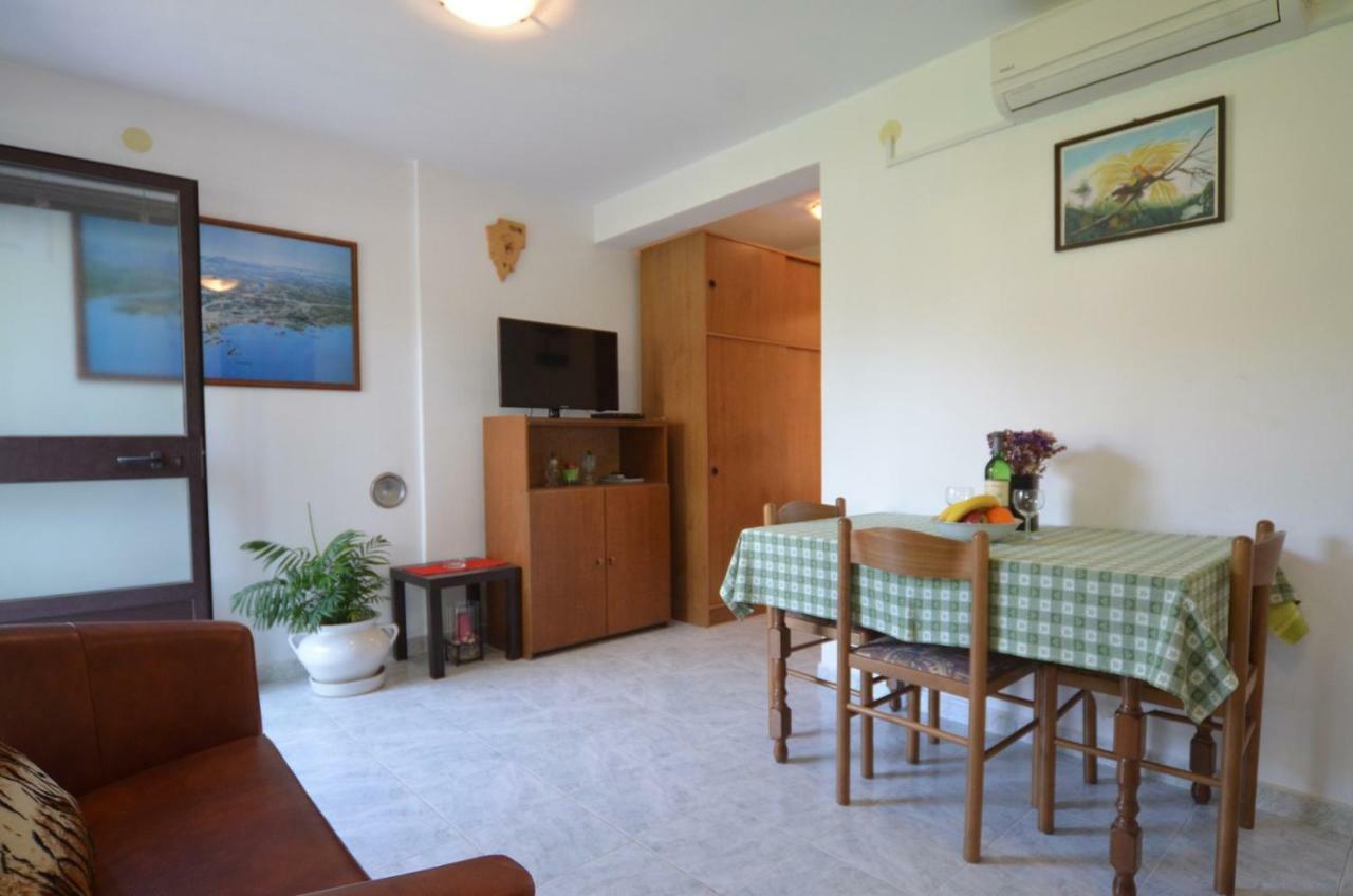 Koreni Apartments ロヴィニ エクステリア 写真