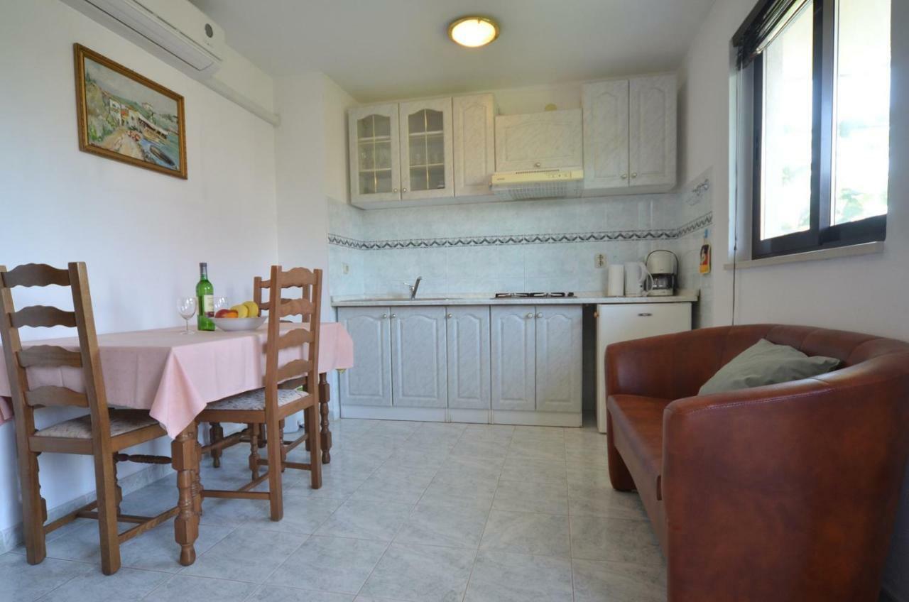 Koreni Apartments ロヴィニ エクステリア 写真