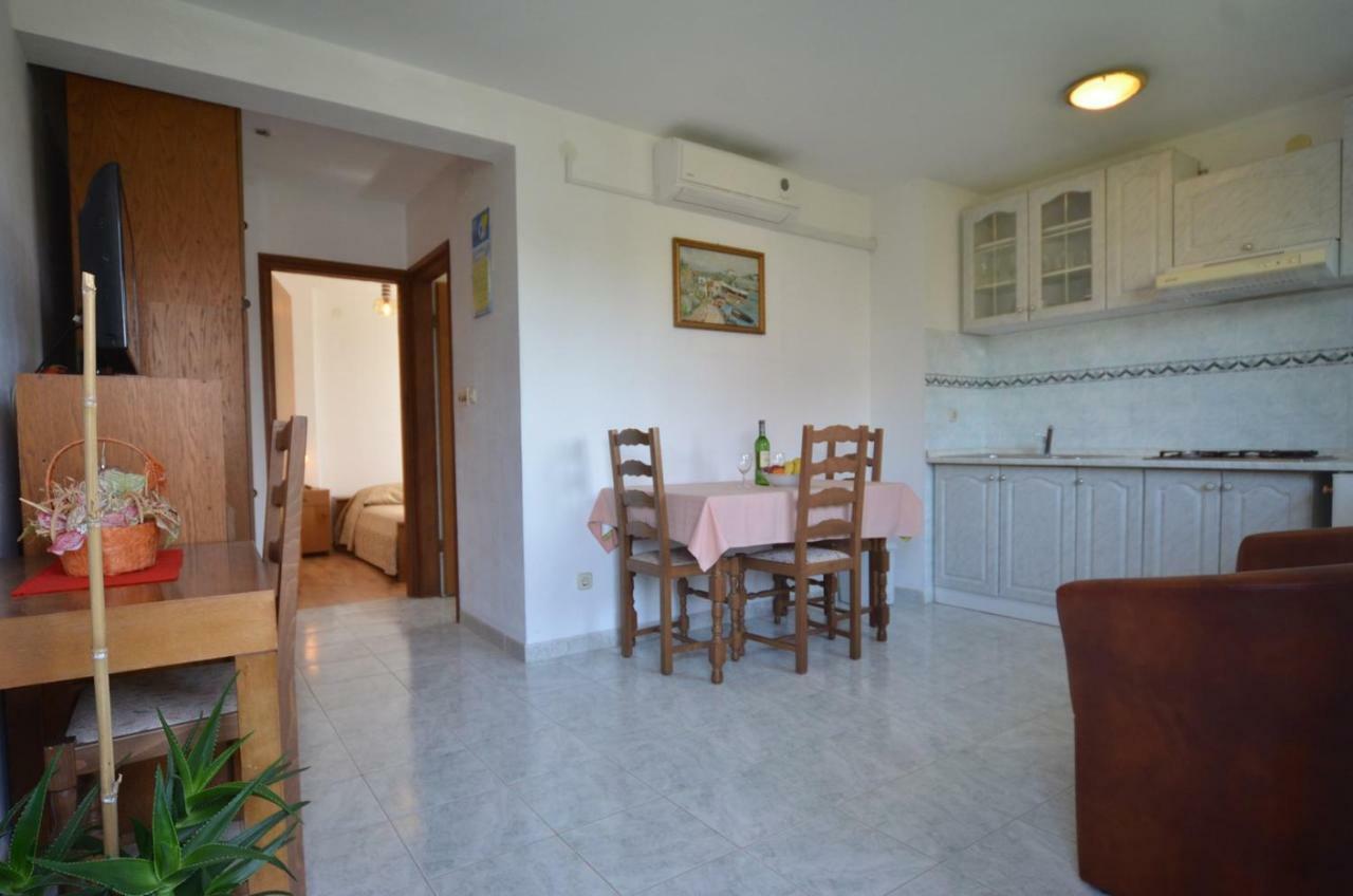 Koreni Apartments ロヴィニ エクステリア 写真