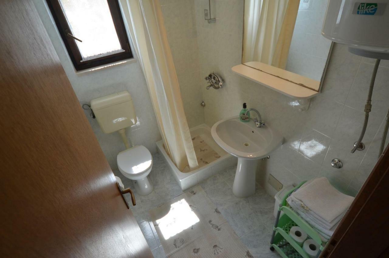 Koreni Apartments ロヴィニ エクステリア 写真